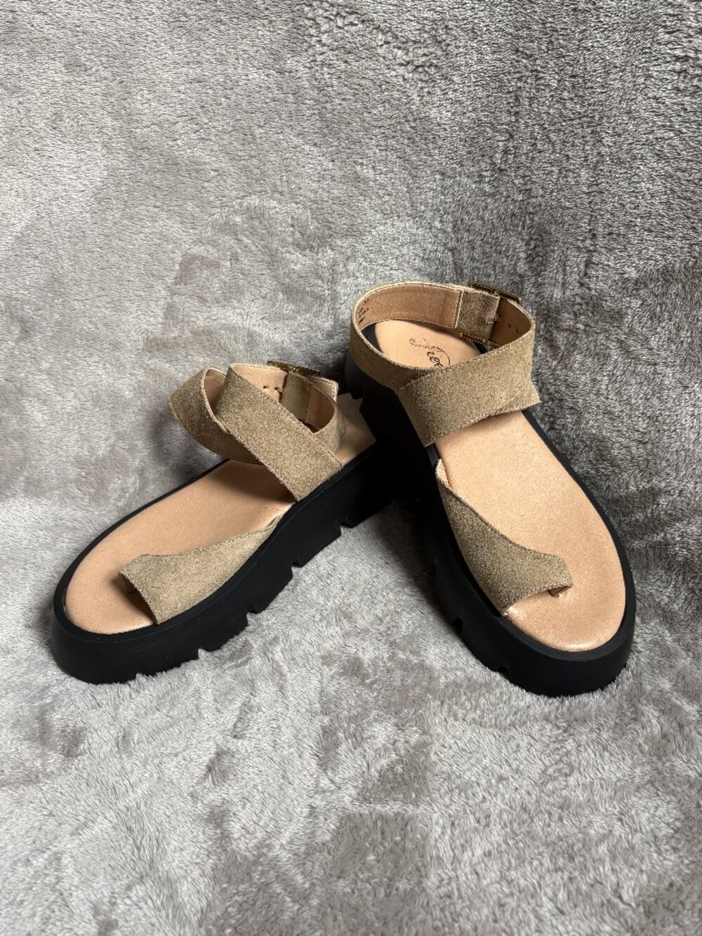 Free People Mel Taupe Suede Platform Sandals Women's Size 8.5 Toe Loop Slingback